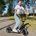 story_urban_chopper_scooter_lifestyle_black_bcac.webp