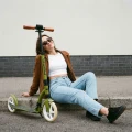 Story_Retro_Ride_Scooter_Green_Lifestyle_03_ce14.webp