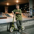 story_retro_ride_scooter_green_lifestyle_03_d0df.webp