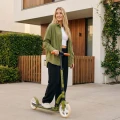 Story_Retro_Ride_Scooter_Green_Lifestyle_02_c009.webp